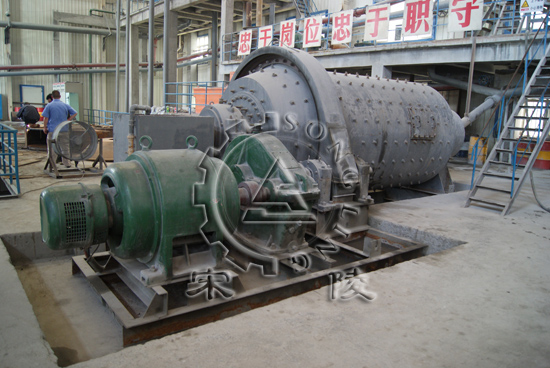 磨礦車間現(xiàn)場,磨礦現(xiàn)場,球磨機,小型球磨機,球磨機設備